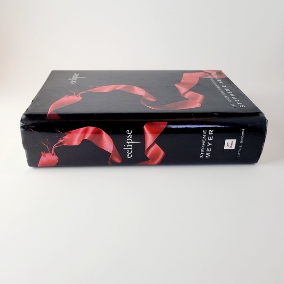 Eclipse, The Twilight Saga Book 3 (Hardcover) - Picture 5 of 9
